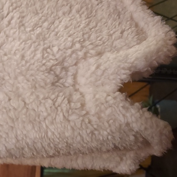 Hooded Sherpa Open Vest by FAIR HAVEN - Picture 9 of 10